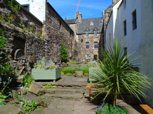 Monuments Garden in Museum of Edinburgh